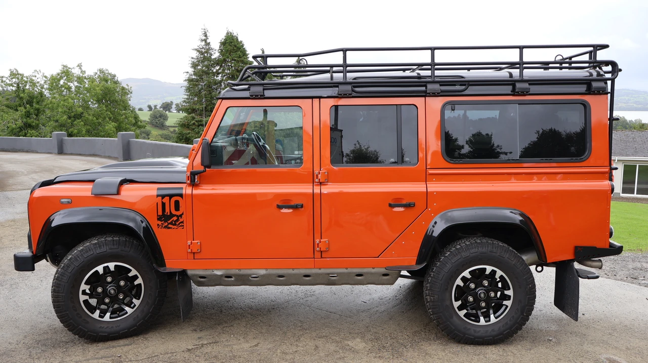 2015 Land Rover Defender 110 - Image 5 of 31