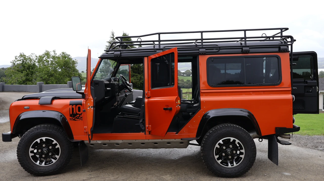 2015 Land Rover Defender 110 - Image 15 of 31