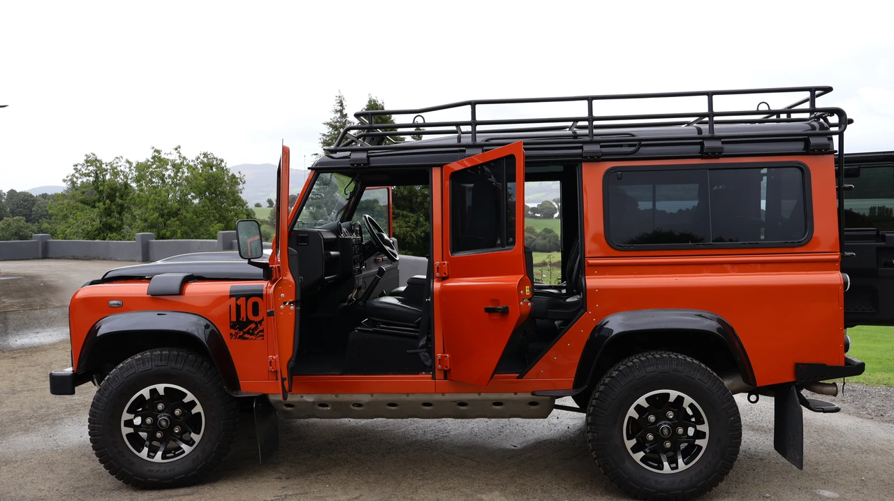 2015 Land Rover Defender 110 - Image 16 of 31