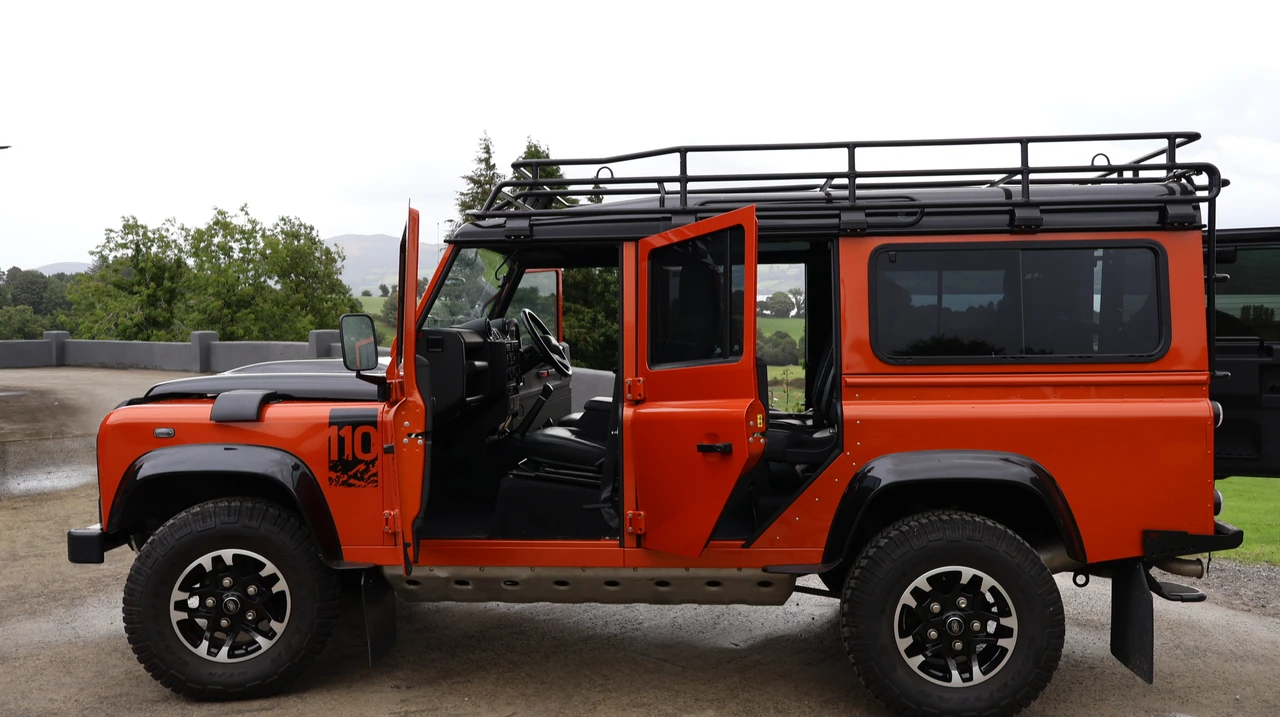 2015 Land Rover Defender 110 - Image 17 of 31