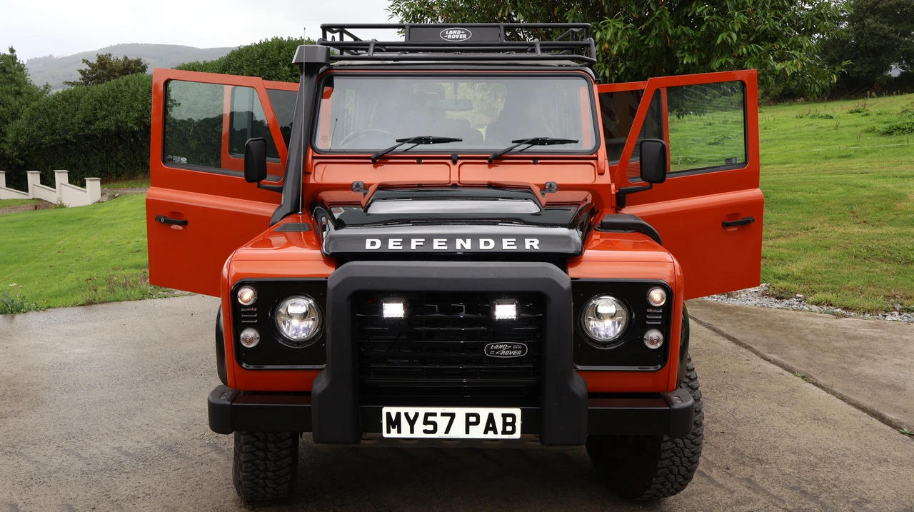 2015 Land Rover Defender 110 - Image 22 of 31