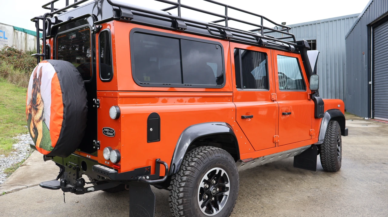 2015 Land Rover Defender 110 - Image 7 of 31