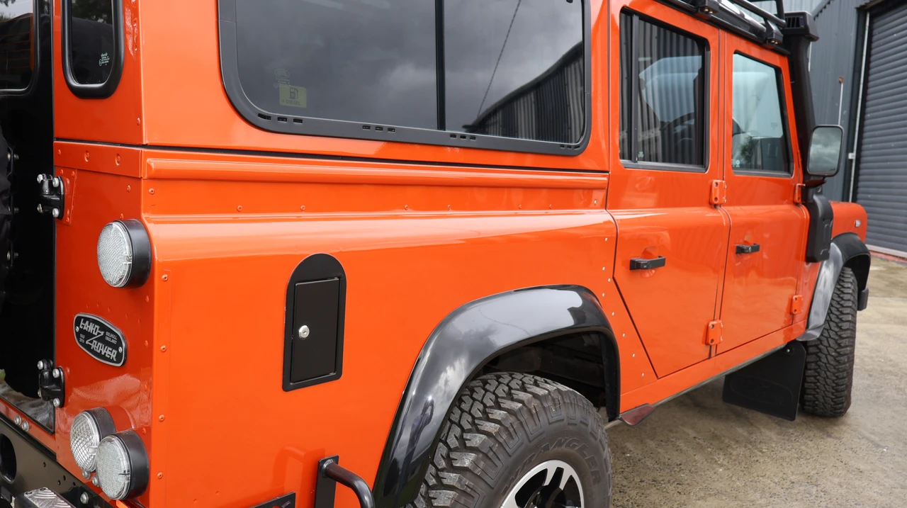 2015 Land Rover Defender 110 - Image 23 of 31