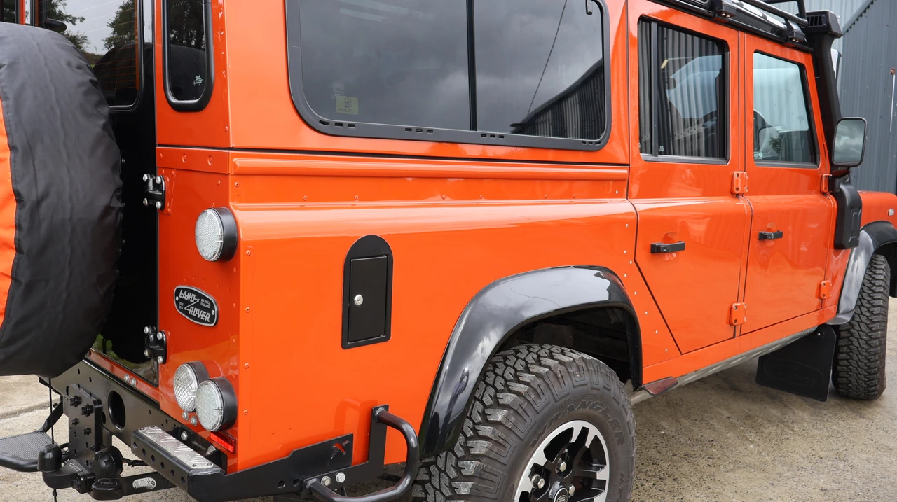 2015 Land Rover Defender 110 - Image 24 of 31