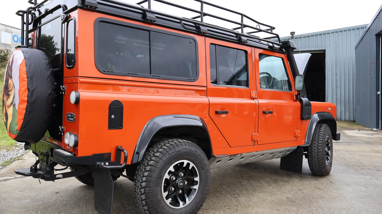 2015 Land Rover Defender 110 - Image 25 of 31