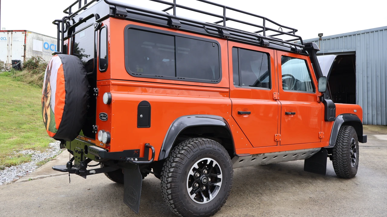 2015 Land Rover Defender 110 - Image 8 of 31
