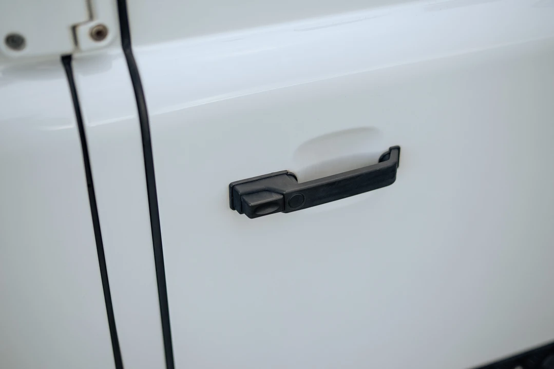 2015 Land Rover Defender 110 - Image 11 of 31