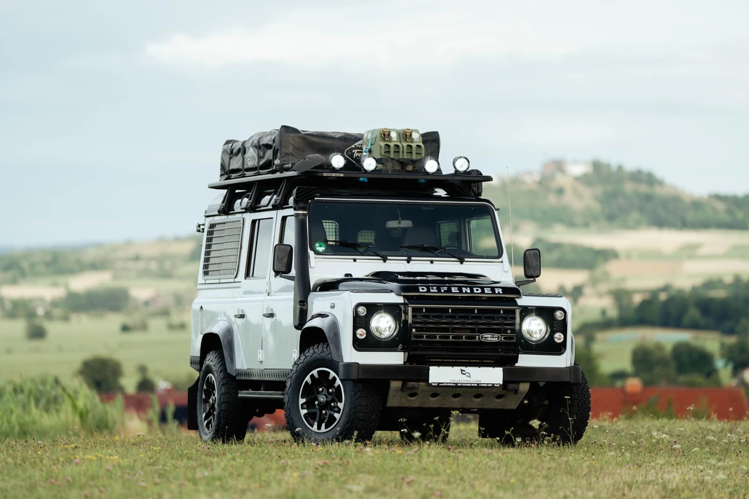 2015 Land Rover Defender 110 - Image 3 of 31