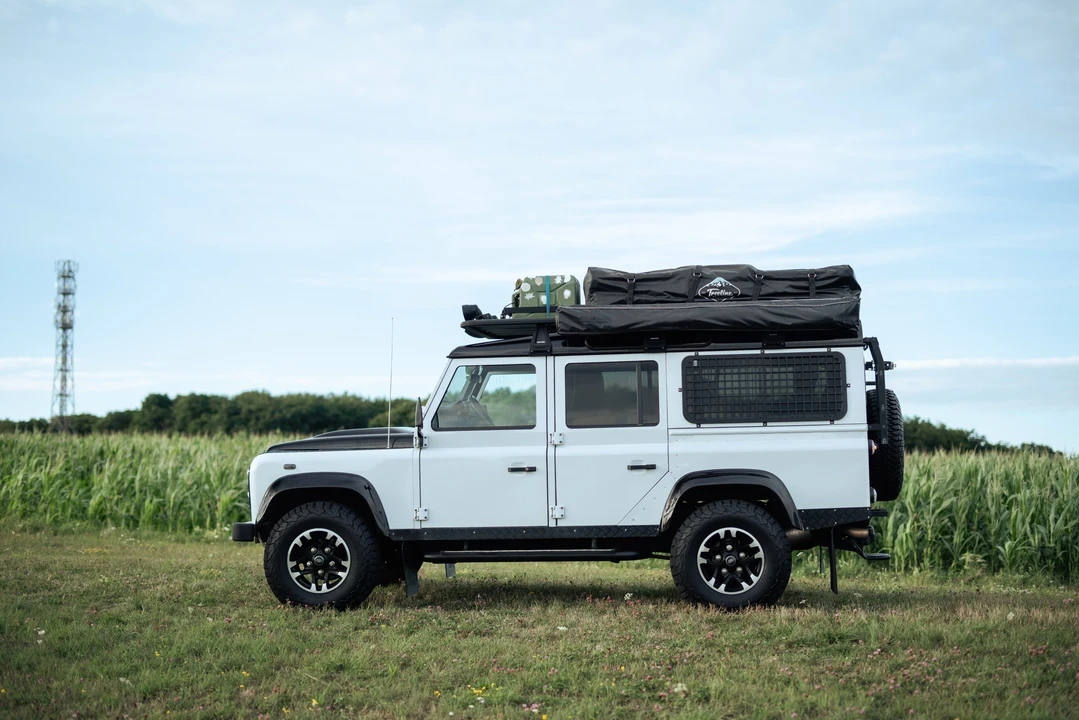 2015 Land Rover Defender 110 - Image 8 of 31