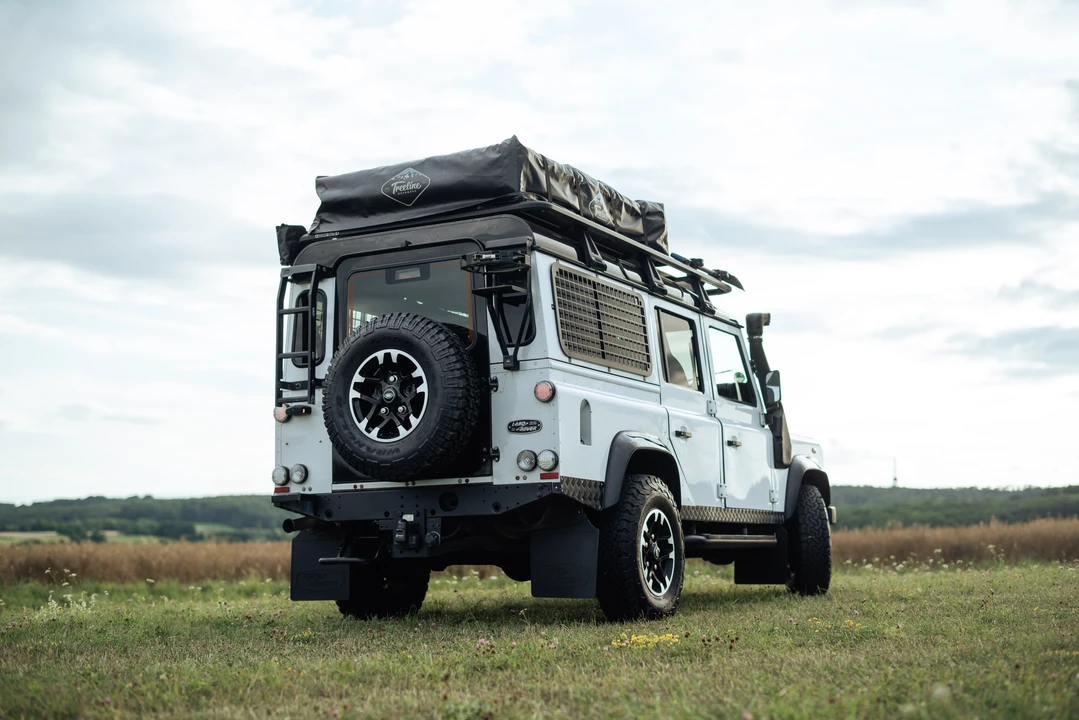 2015 Land Rover Defender 110 - Image 5 of 31
