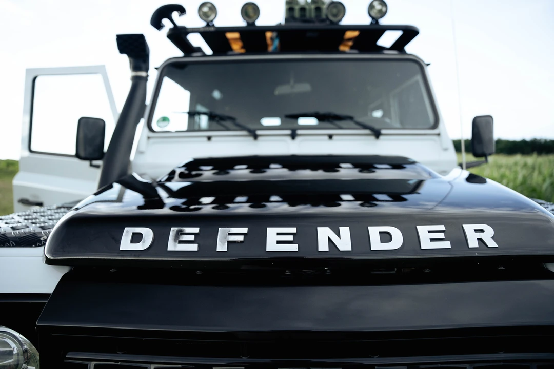 2015 Land Rover Defender 110 - Image 16 of 31