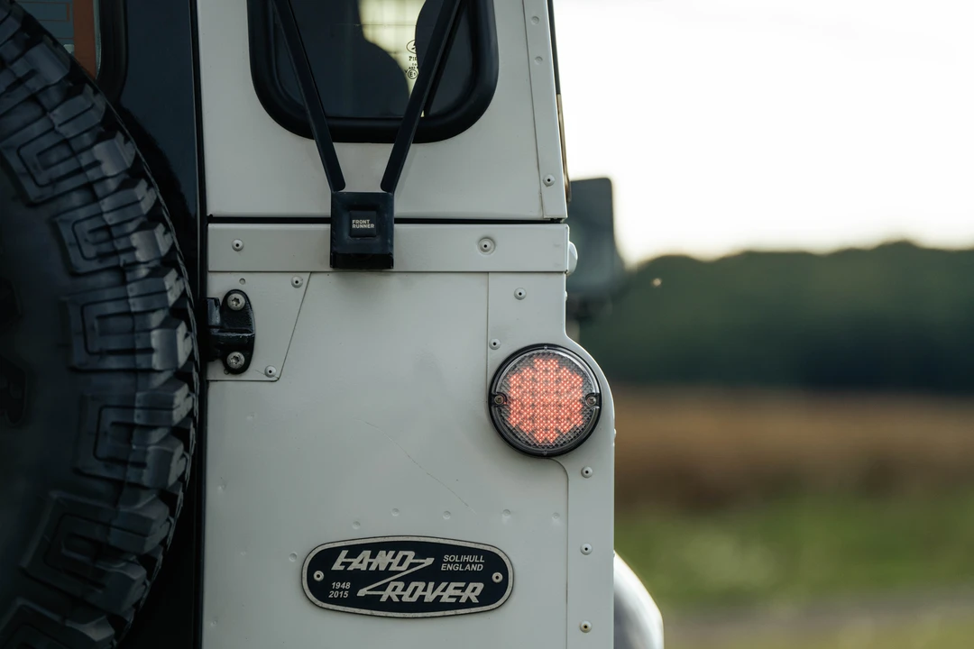 2015 Land Rover Defender 110 - Image 19 of 31