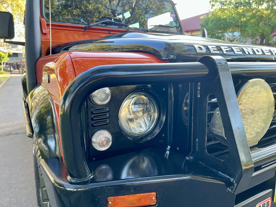 2015 Land Rover Defender 110 - Image 17 of 31