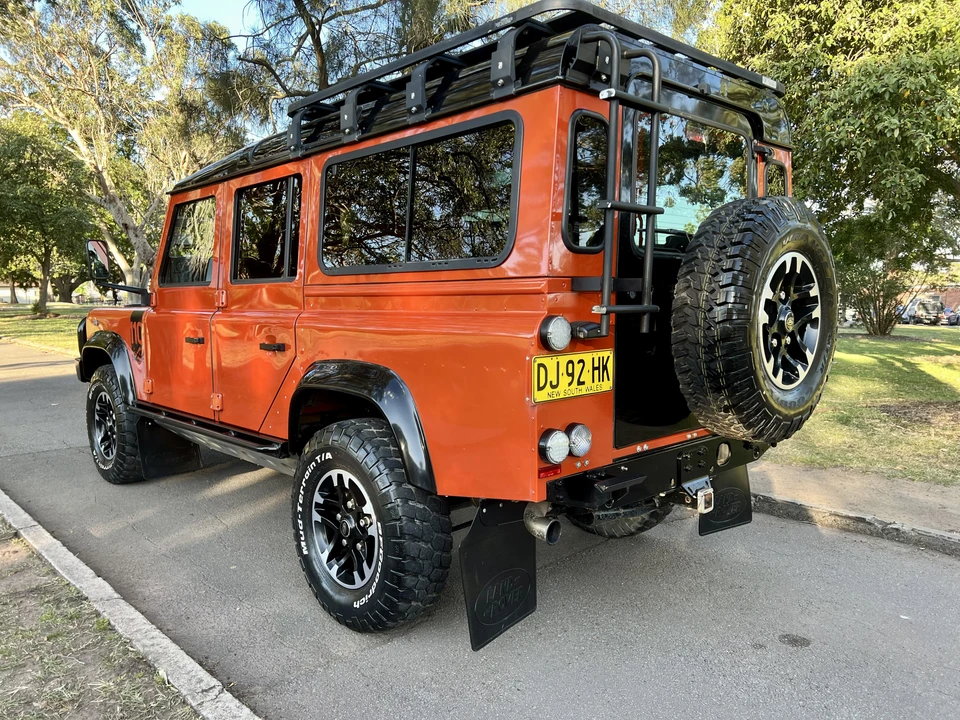 2015 Land Rover Defender 110 - Image 7 of 31