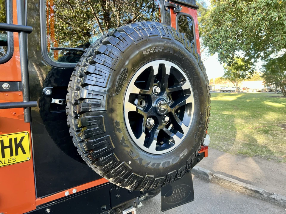2015 Land Rover Defender 110 - Image 23 of 31
