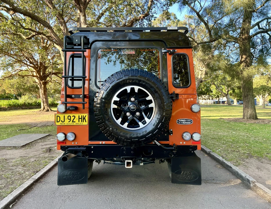 2015 Land Rover Defender 110 - Image 6 of 31