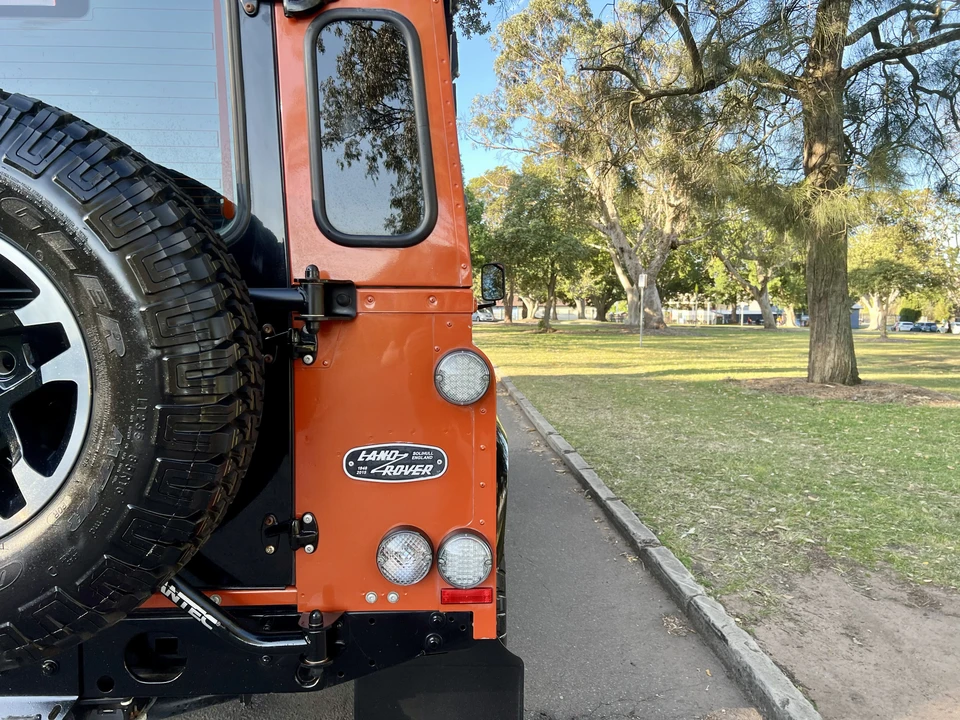 2015 Land Rover Defender 110 - Image 24 of 31