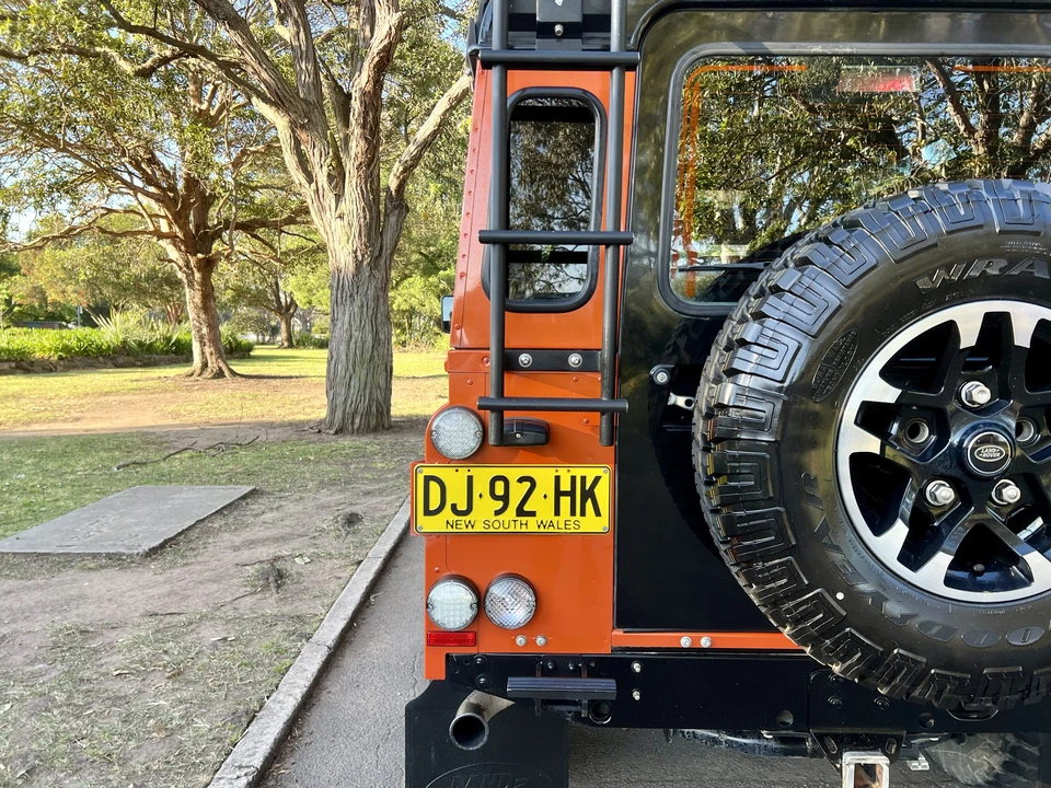 2015 Land Rover Defender 110 - Image 25 of 31