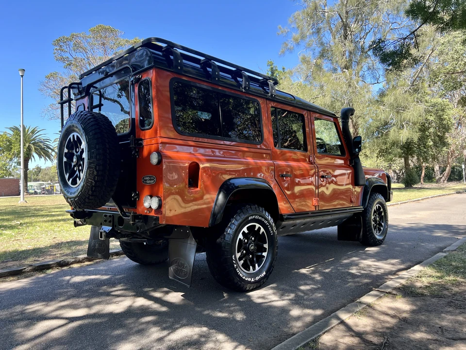 2015 Land Rover Defender 110 - Image 5 of 31
