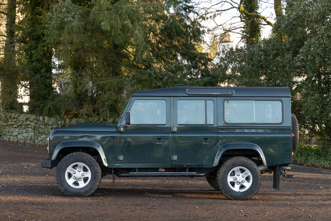 2015 Land Rover Defender 110 - Image 5 of 31