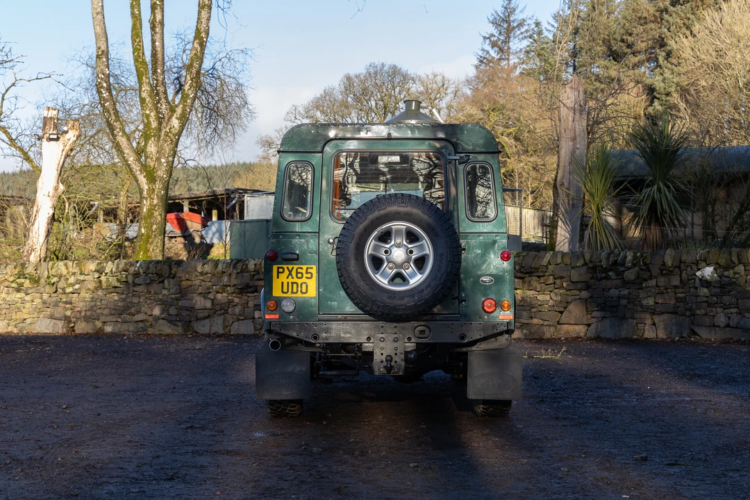 2015 Land Rover Defender 110 - Image 7 of 31