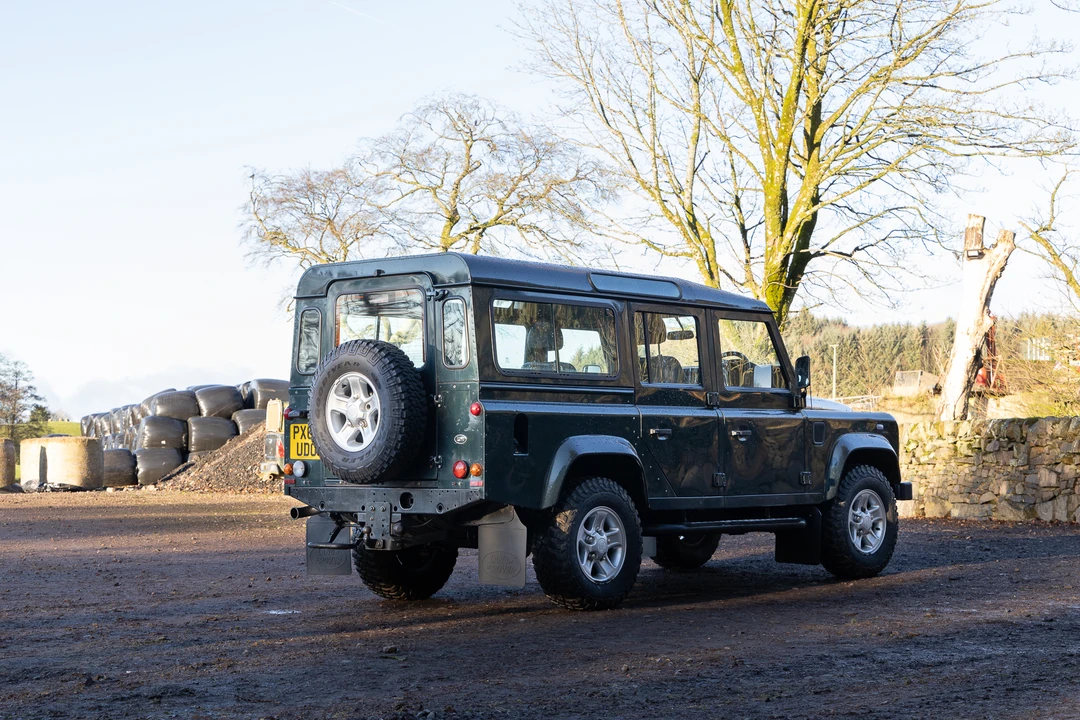 2015 Land Rover Defender 110 - Image 8 of 31