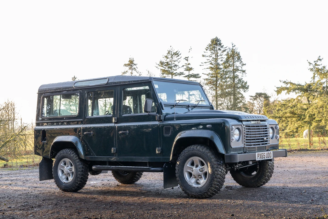 2015 Land Rover Defender 110 - Image 10 of 31