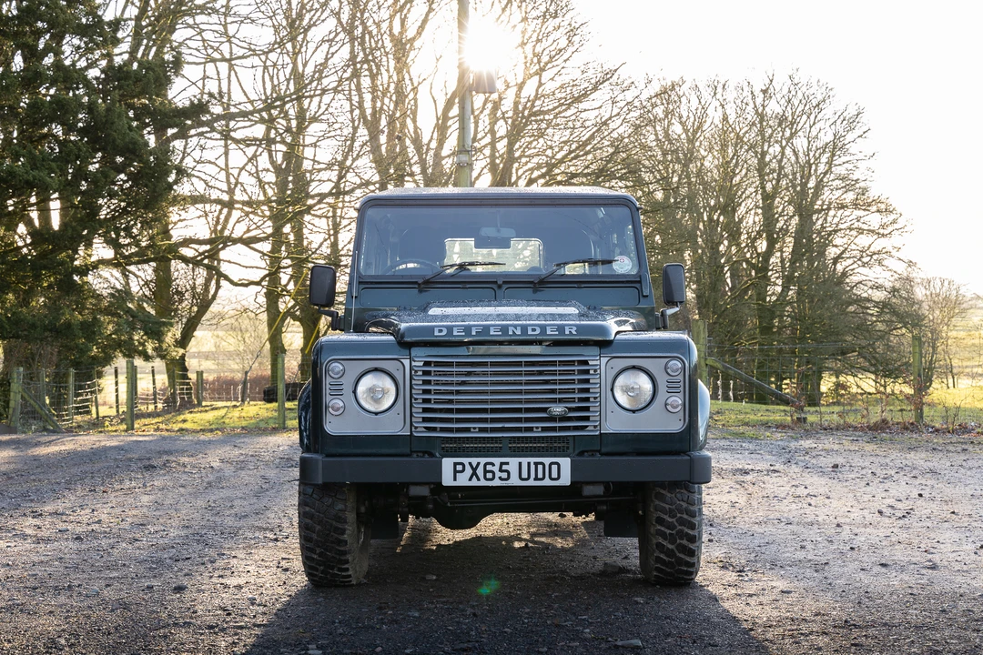 2015 Land Rover Defender 110 - Image 3 of 31