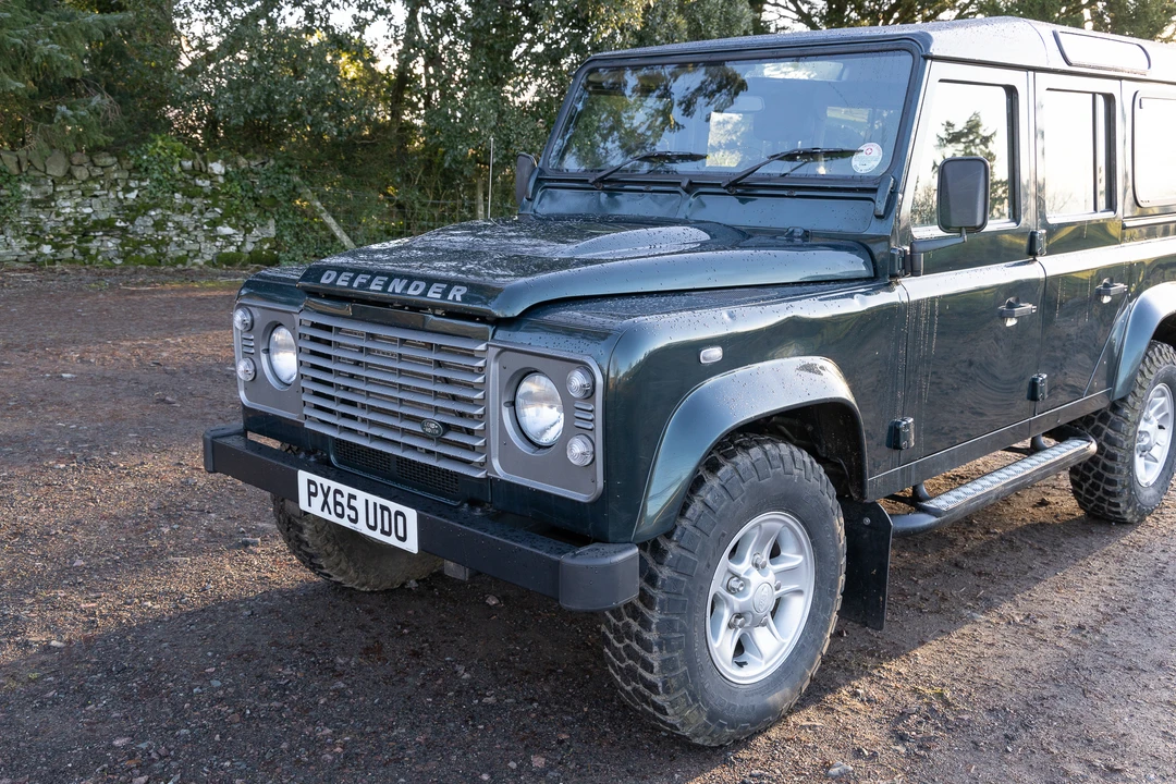 2015 Land Rover Defender 110 - Image 11 of 31
