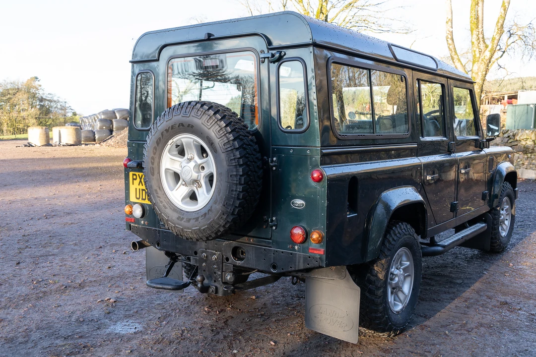 2015 Land Rover Defender 110 - Image 15 of 31