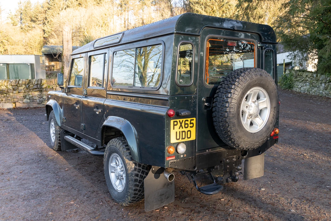2015 Land Rover Defender 110 - Image 16 of 31