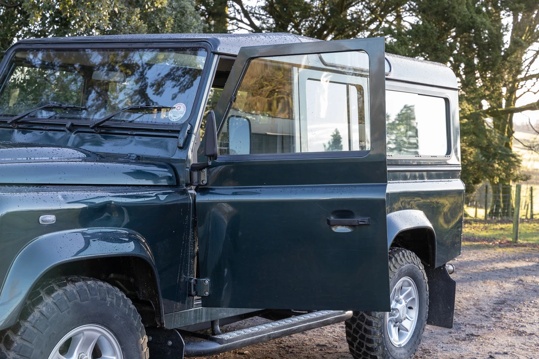 2015 Land Rover Defender 110 - Image 17 of 31