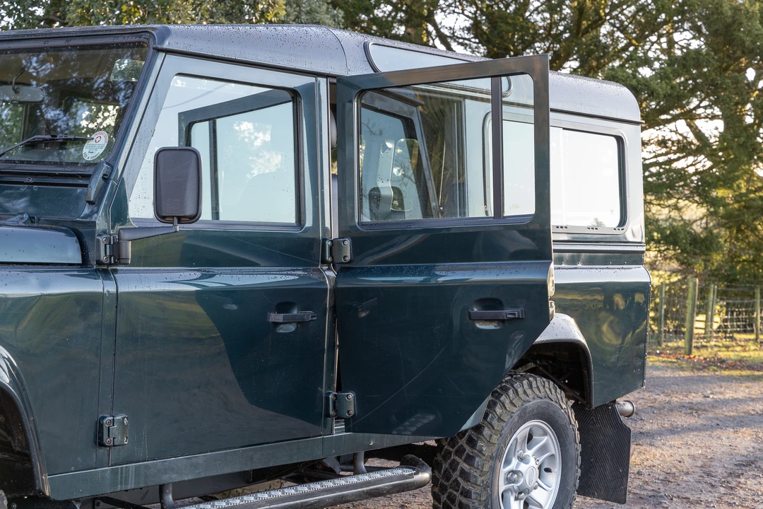 2015 Land Rover Defender 110 - Image 18 of 31