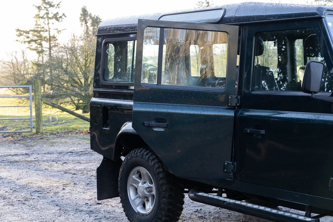 2015 Land Rover Defender 110 - Image 23 of 31