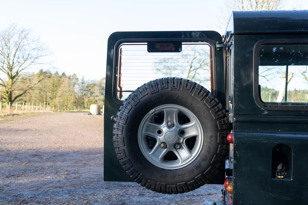 2015 Land Rover Defender 110 - Image 31 of 31