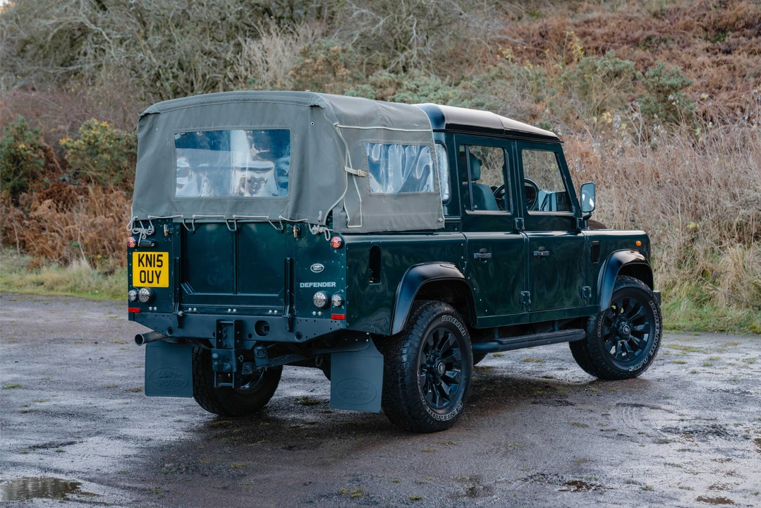2015 Land Rover Defender 110 - Image 5 of 31