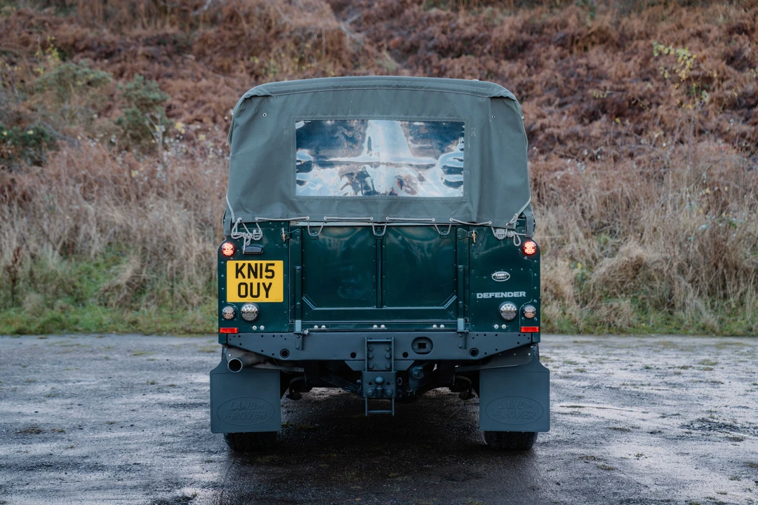 2015 Land Rover Defender 110 - Image 6 of 31