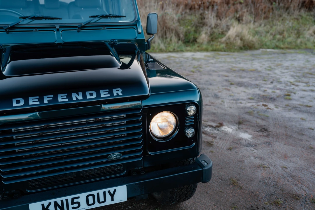 2015 Land Rover Defender 110 - Image 10 of 31