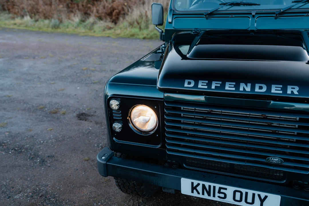2015 Land Rover Defender 110 - Image 11 of 31