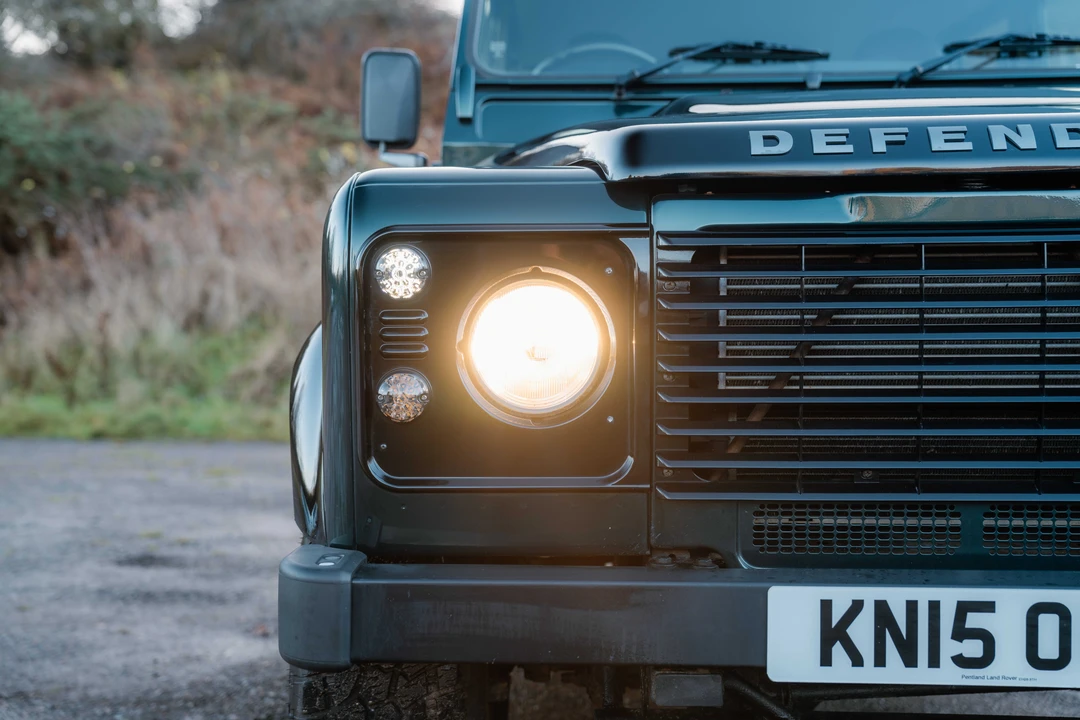 2015 Land Rover Defender 110 - Image 15 of 31