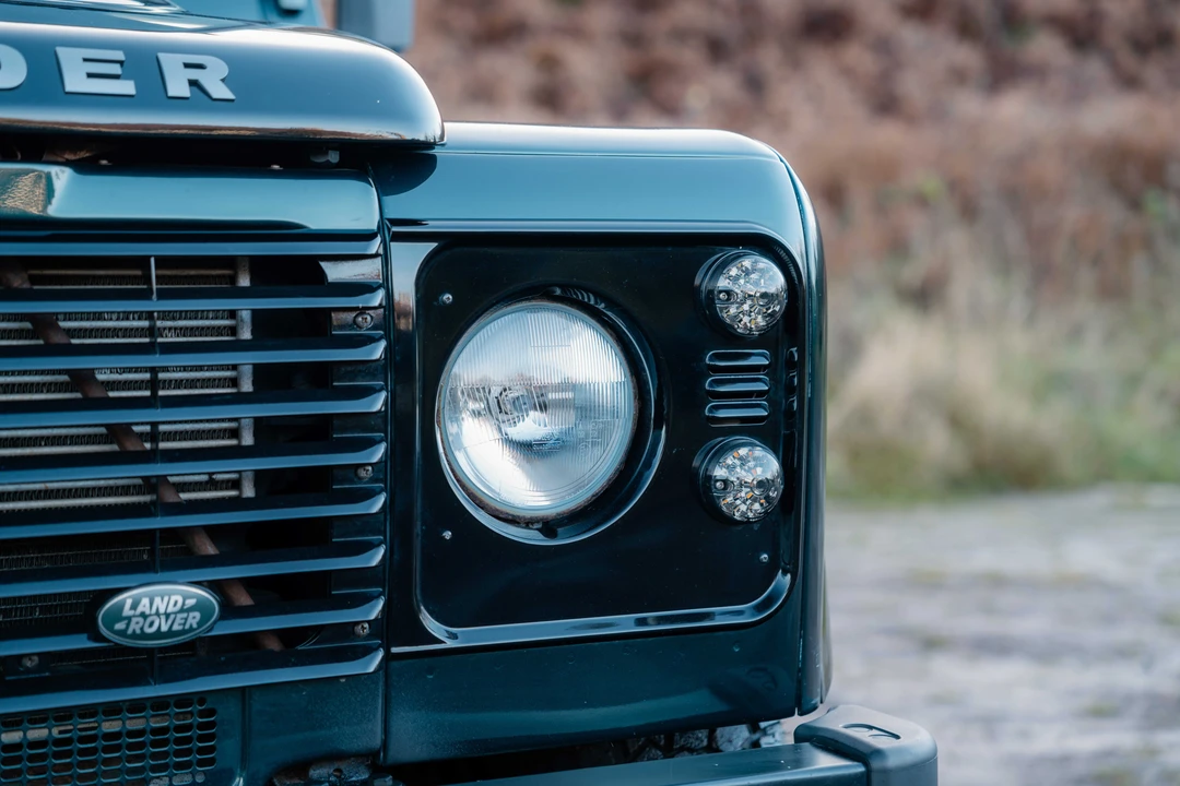 2015 Land Rover Defender 110 - Image 16 of 31