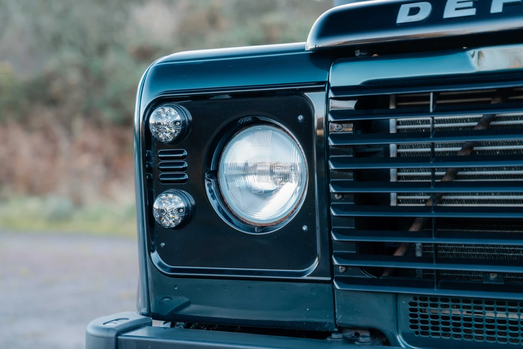 2015 Land Rover Defender 110 - Image 17 of 31