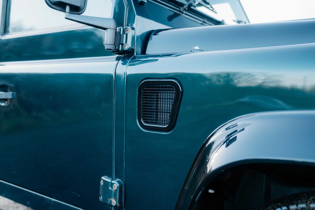 2015 Land Rover Defender 110 - Image 25 of 31