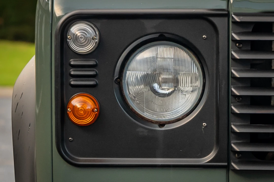 2015 Land Rover Defender 110 - Image 24 of 31
