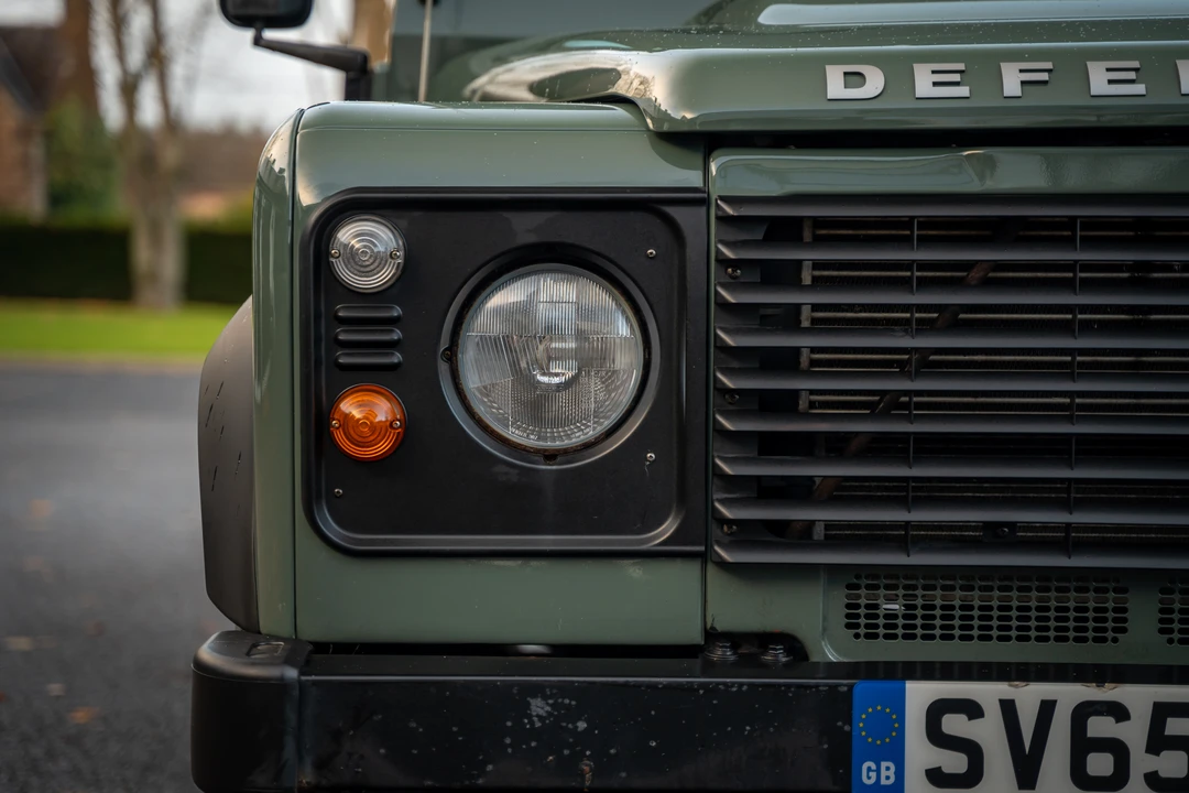 2015 Land Rover Defender 110 - Image 26 of 31