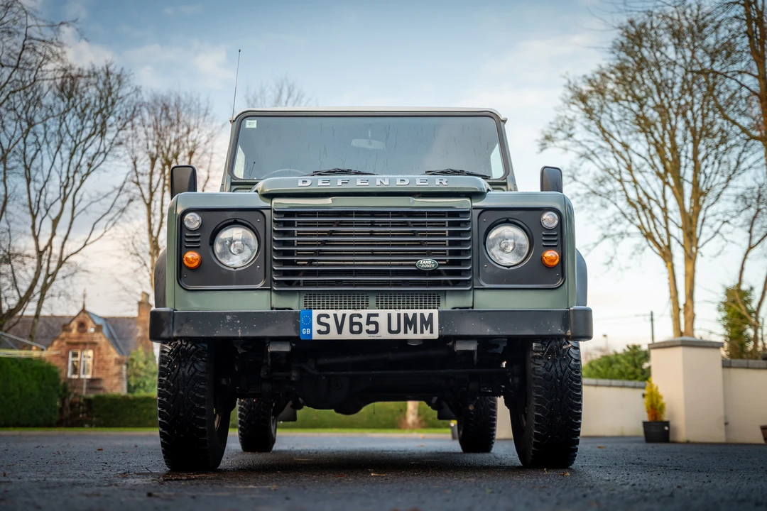 2015 Land Rover Defender 110 - Image 9 of 31