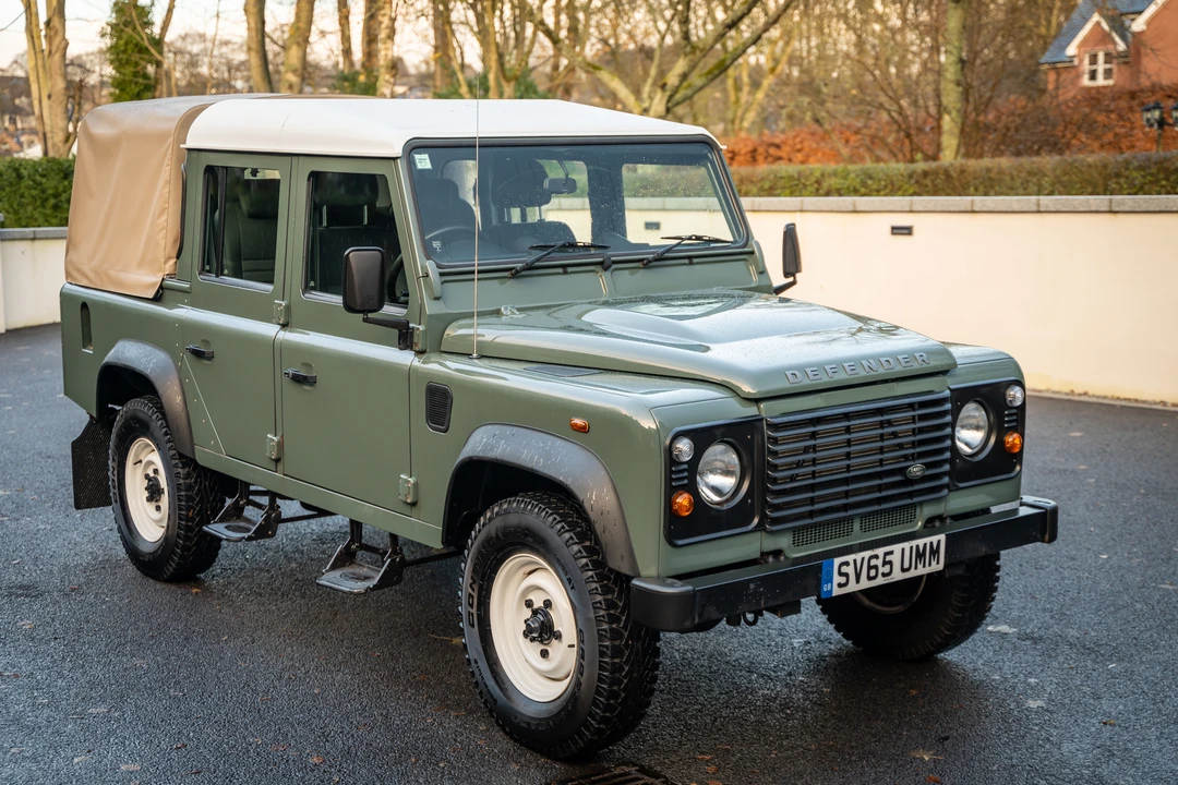 2015 Land Rover Defender 110 - Image 10 of 31