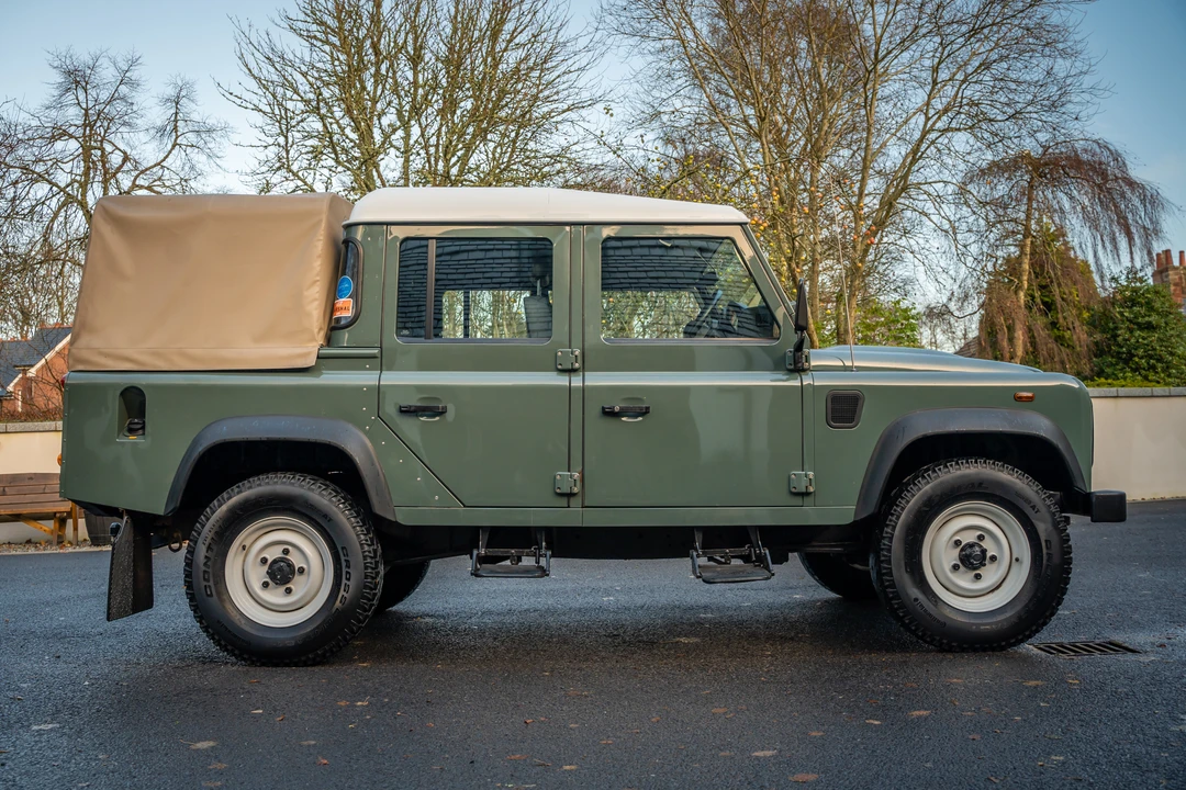 2015 Land Rover Defender 110 - Image 7 of 31