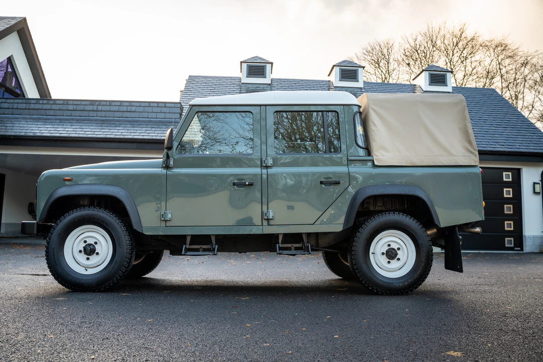 2015 Land Rover Defender 110 - Image 4 of 31