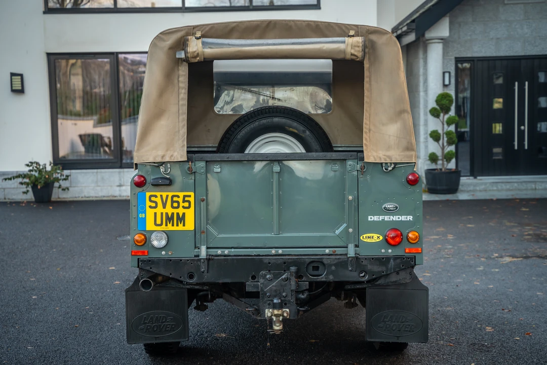 2015 Land Rover Defender 110 - Image 11 of 31